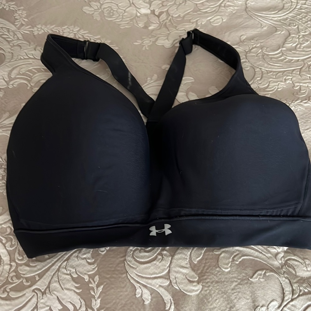36 DD Black Under Armour sports bra
